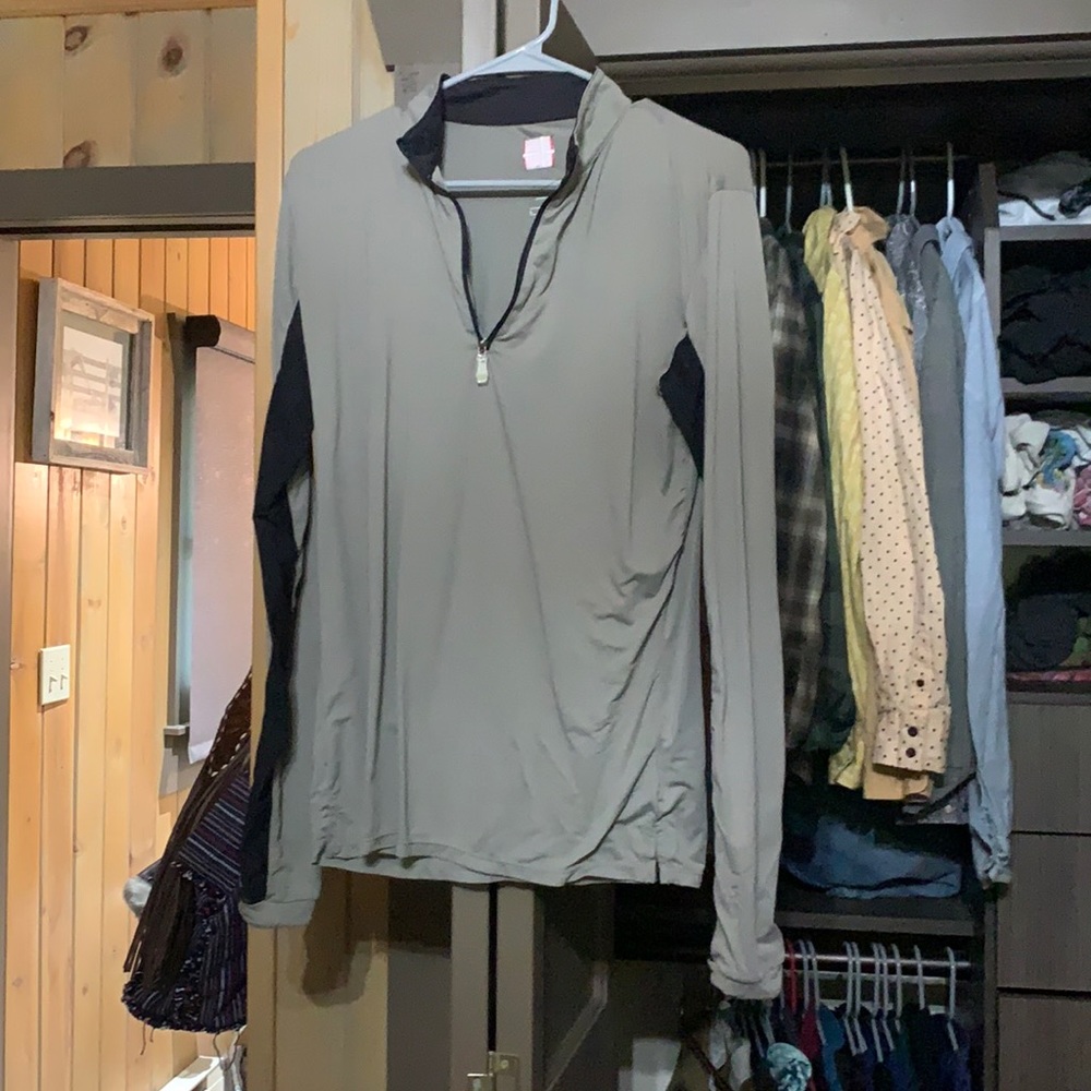 Kastel Denmark sun shirt. Grey with navy vents